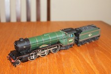 Bachmann 00 gauge BR ( ex-LNER ) V2 and tender