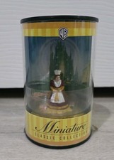 MUNCHKIN TOWN LADY FIGURE