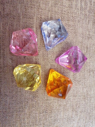 Large faceted mixed colour - mixed,