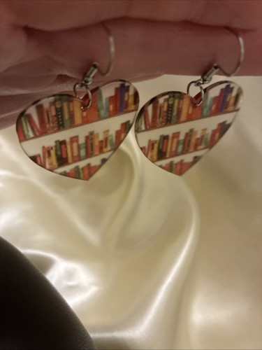 Heart book shelf earrings - book,