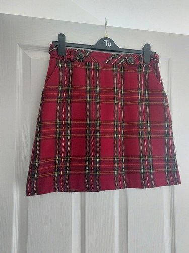 Lovely ladies size tarton - lovely,