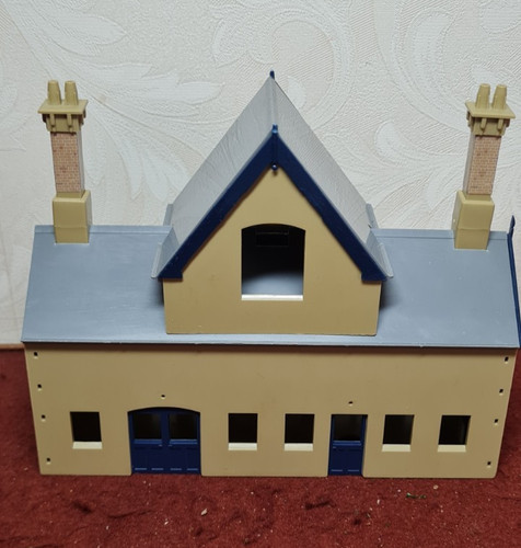 Hornby r502 booking hall - booking,