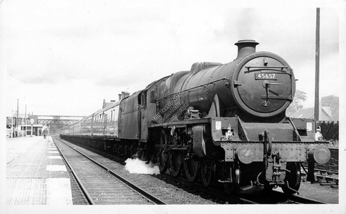 1961 beattock train station - train,