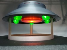 The invaders ufo flying saucer - ufo/flying,