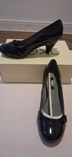 women next black heel shoes
