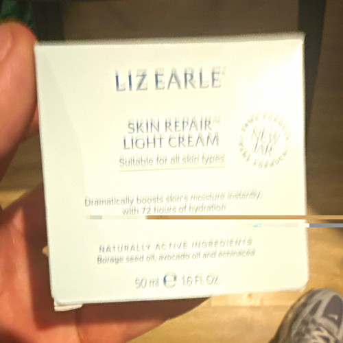 Liz earle skin - earle, light