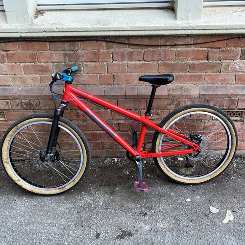 Identiti krisis dirt jump - dirt,