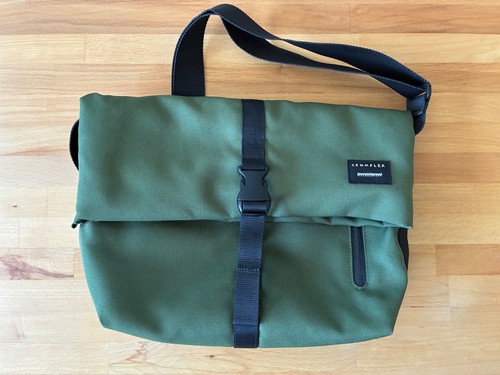 Crumpler flock of - flock, horrror