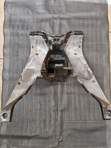 Yamaha aerox yq50 floorboard - yamaha,