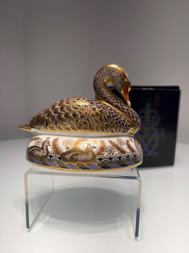Royal crown derby black swan - crown,