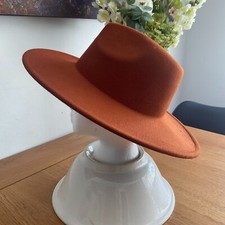 FREE PEOPLE - Urban Outfitters.  Felt Wool Wide Brimmed Fedora.  Burnt Orange