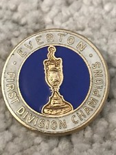EVERTON BADGE COFFER VINTAGE FOOTBALL BADGE