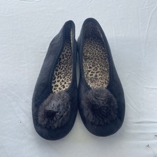 Ladies Slippers Pavers Size 6