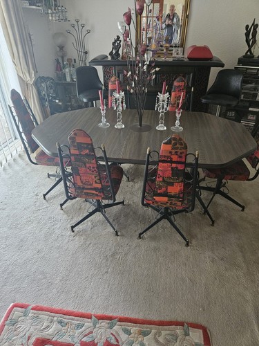 1970s retro dark - ,