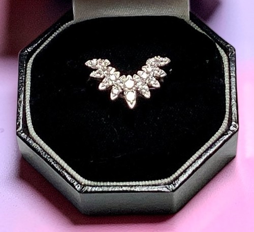 Spectacular 18ct white - spectacular,