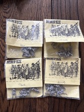 4 Vintage Minifigs 25mm White