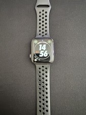 Apple Watch Nike Series 5 - 44mm Space Grey Aluminium Case (GPS + Cellular)