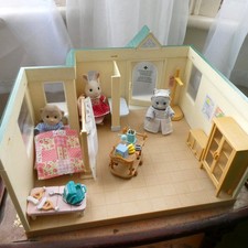 Rare Vtg Sylvanian Families Cottage Hospital, Nurse & Accessories Calico Critter