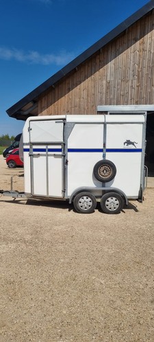 Bradley horse trailer mint - bradley,