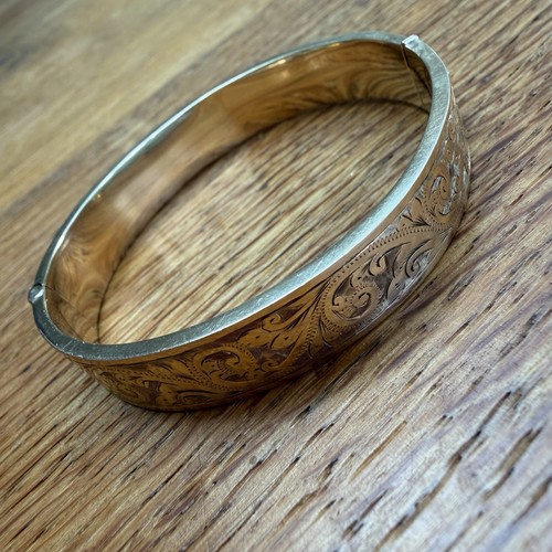 9ct yellow gold hinged - yellow, bangle