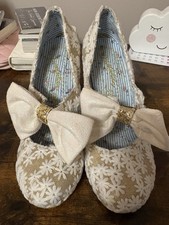 Ladies Irregular choice cream