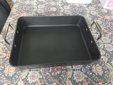 LE CREUSET TOUGHENED NON STICK ROASTING TRAY WITH HANDLES 35 CM