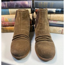 Earth Shoes Suede Chelsea