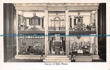 R102774 Interior of Dolls