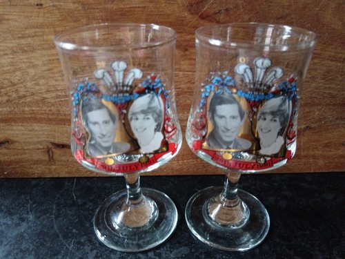 Vintage pair wine glasses - pair,