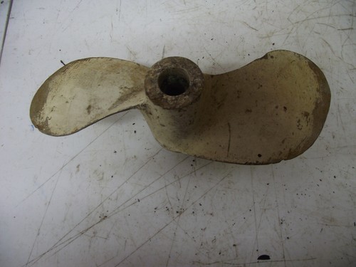 Suzuki outboard motor old