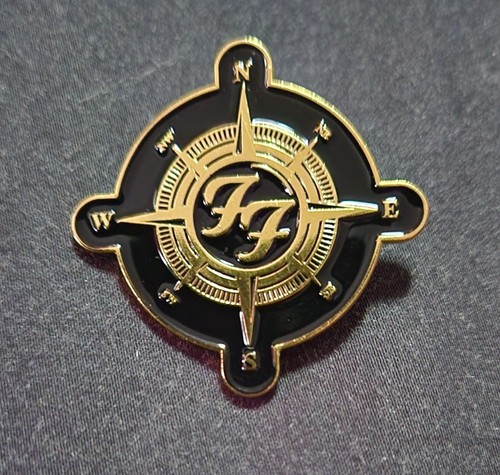 Foo fighters pin badge - fighters, 2024