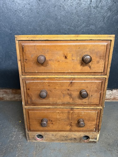 Chest drawers wooden bank - of,