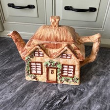Lovely Vintage Cottage Tea Pot. Unbranded cottage Ware 