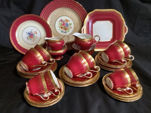Aynsley red heavy gold - &,