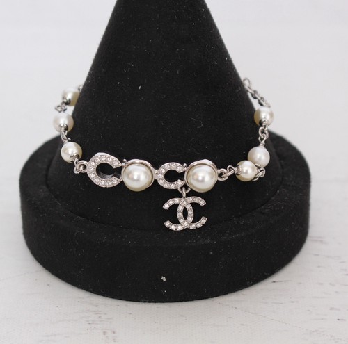 Authentic chanel pearl - chanel,