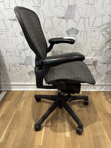 Herman miller aeron medium - miller,