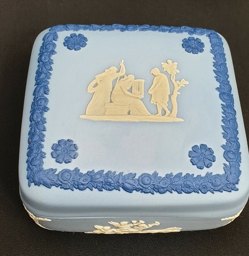 Wedgwood tri colour - tri-colour, color