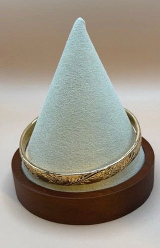 Etched gold tone - virgin, vie