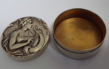 STUNNING RARE ENGLISH ANTIQUE ART NOUVEAU 1901 SOLID STERLING SILVER PILL BOX