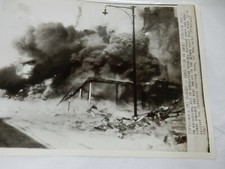 CLYDEBANK  BLITZ ACTUAL PRESS PHOTOGRAPH WW2  1941   WHICH STREET ? b