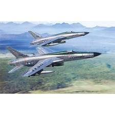 Trumpeter 1617 F-105D
