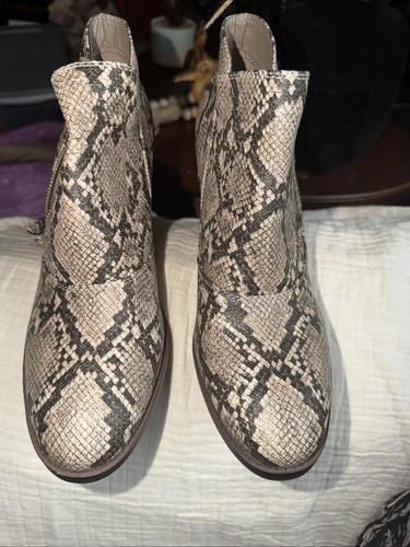 Bare traps booties - traps, size