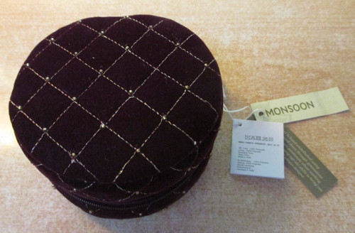 Round monsoon velvet jewellery - round,