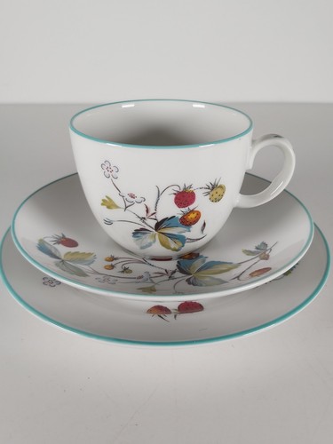 Royal worcester strawberry - worcester, "strawberry