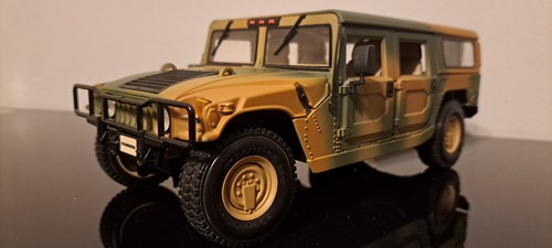 Scale 1992 hummer h1 v8 - 1/18,