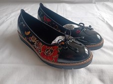 BNIB Pavers Black Floral