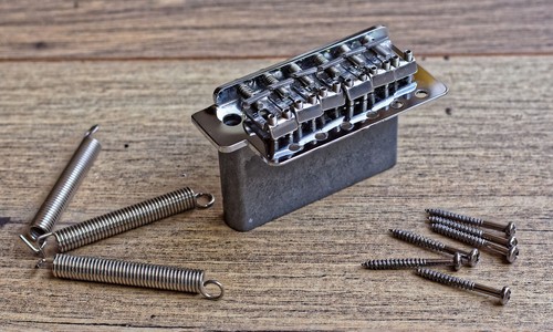 Standard fender strat tremolo - strat,