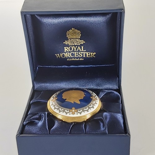 Royal worcester hrh queen - royal,