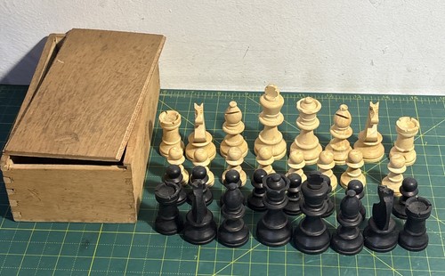 Vintage boxwood chess set - chess,