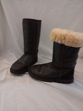 UGG AUSTRALIA Dark Brown